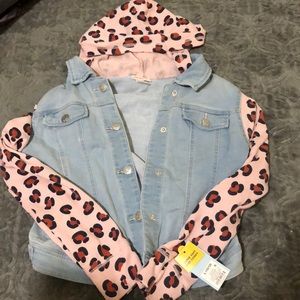 Cat and Jack Jean jacket with pink, cheetah print sleeves.💗✨